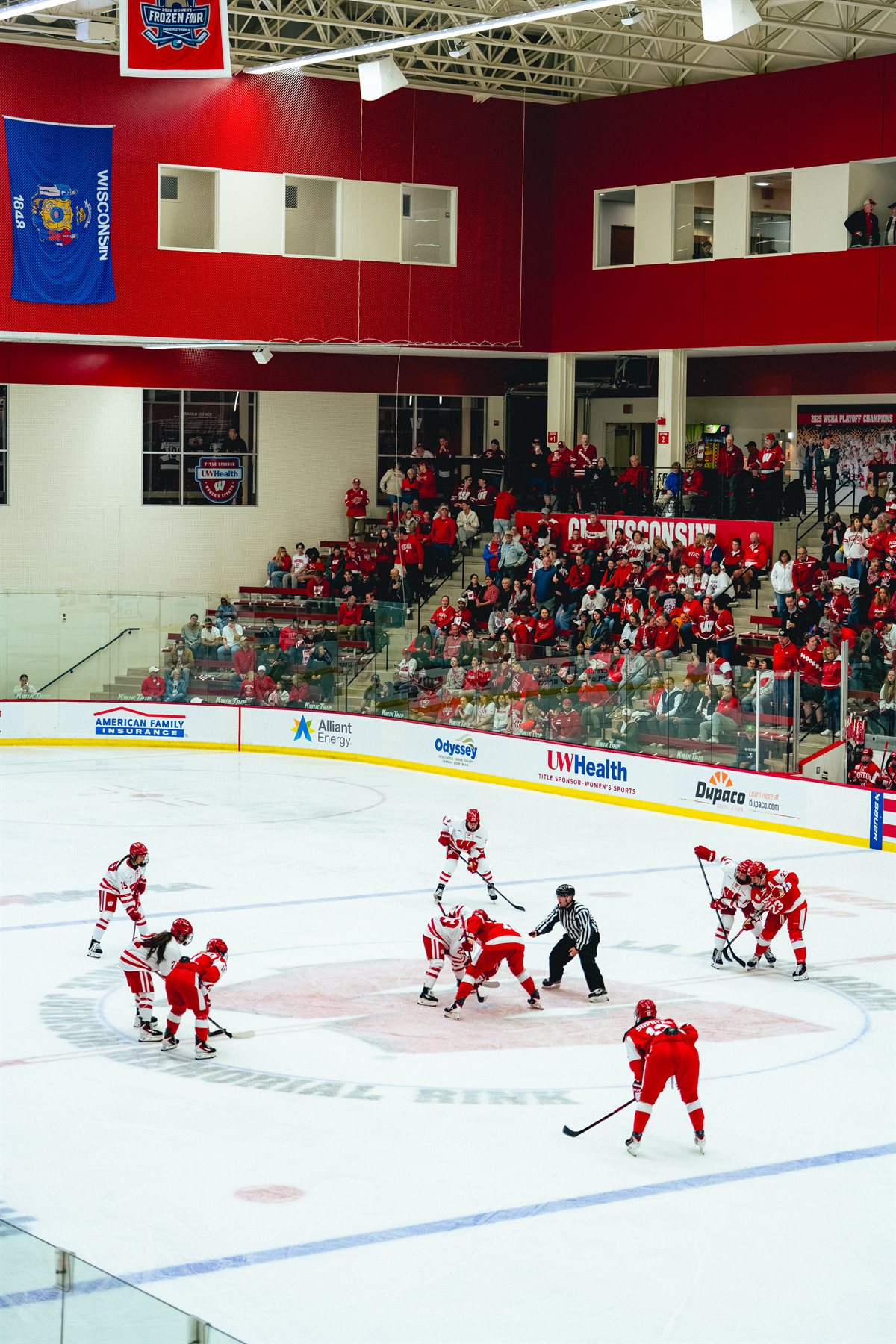 Wisconsin and Boston University players lined up for a faceoff