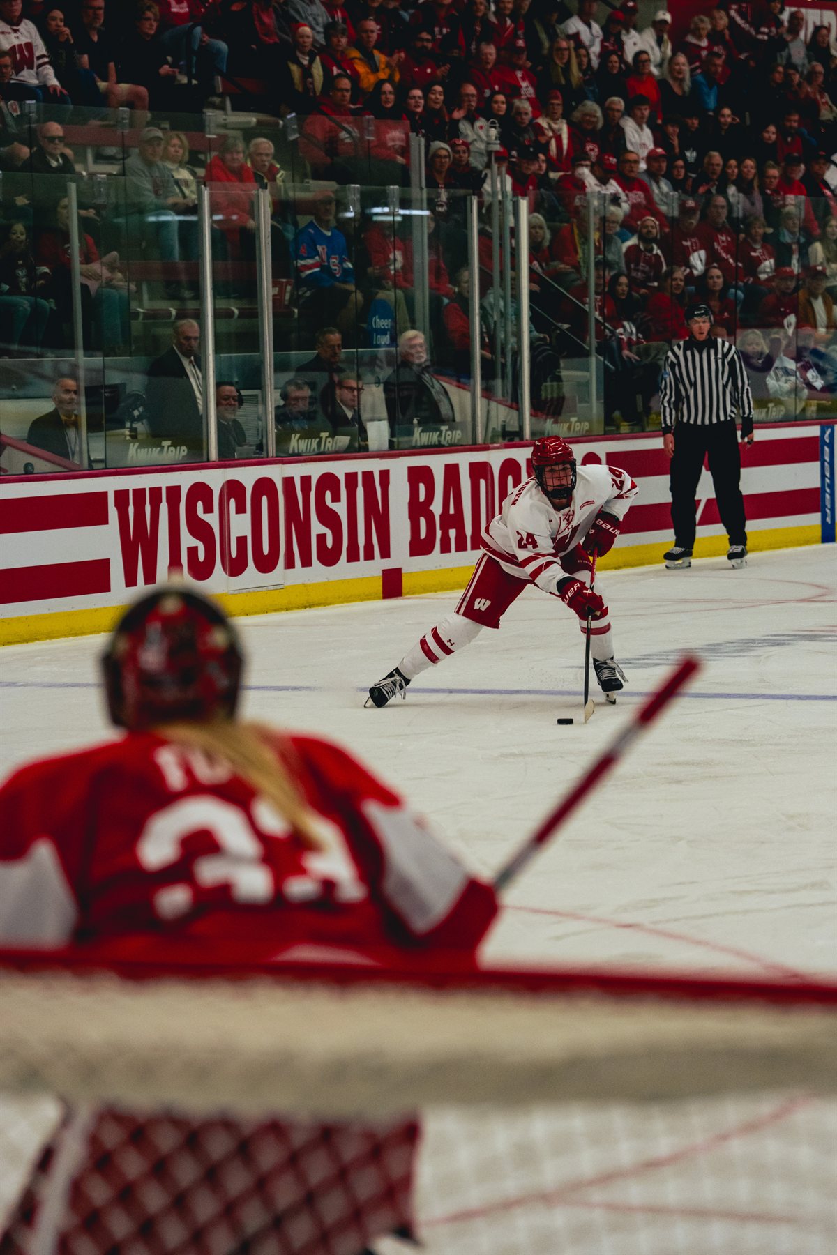Charlotte Pieckenhagen skating toward the Boston University goal